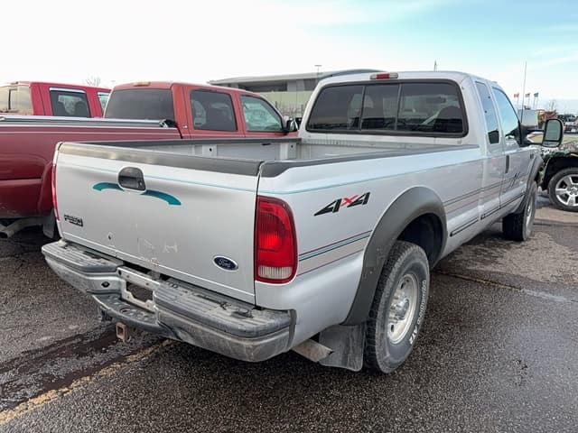 Image of Ford F-250 equipment image 4