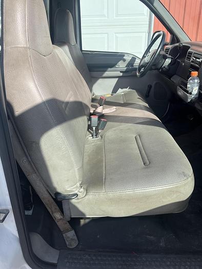 Image of Ford F-350 equipment image 4