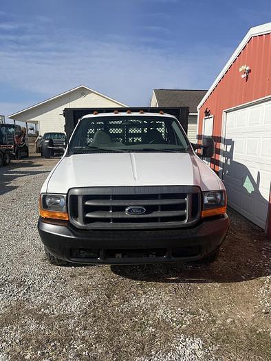 Image of Ford F-350 equipment image 2