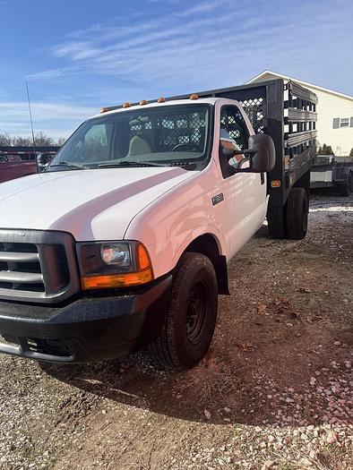 Image of Ford F-350 equipment image 1