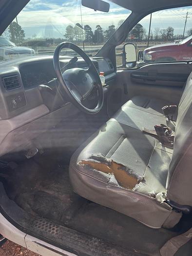 Image of Ford F-350 equipment image 3