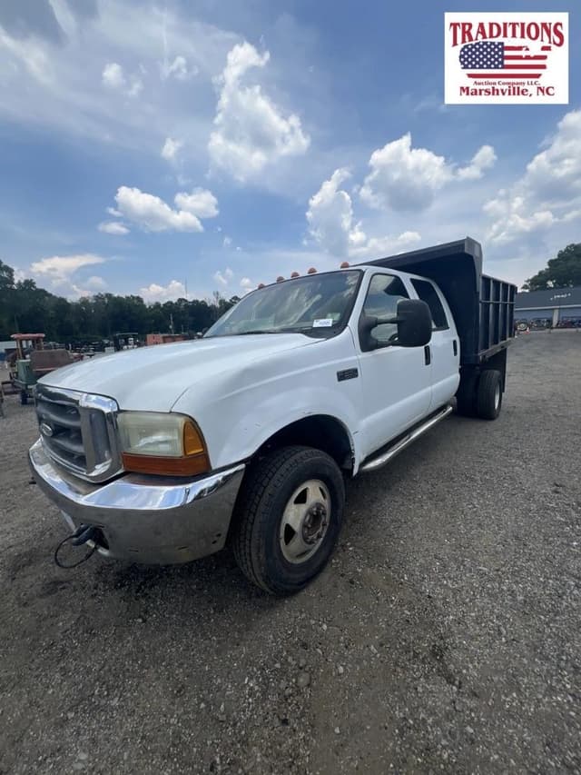 Image of Ford F-350 equipment image 2