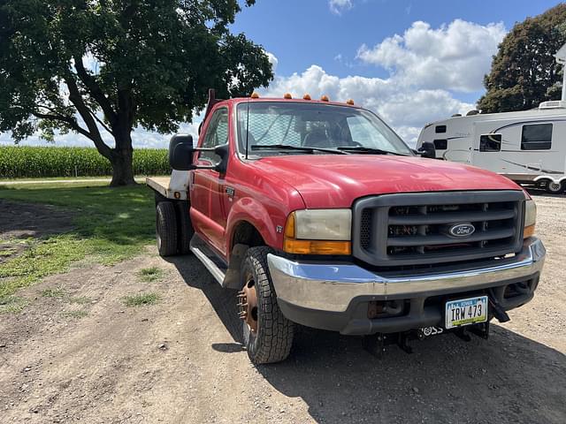 Image of Ford F-350 equipment image 3