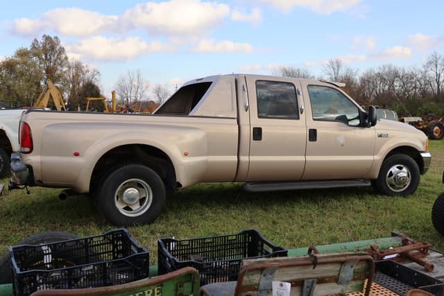 Image of Ford F-350 equipment image 2
