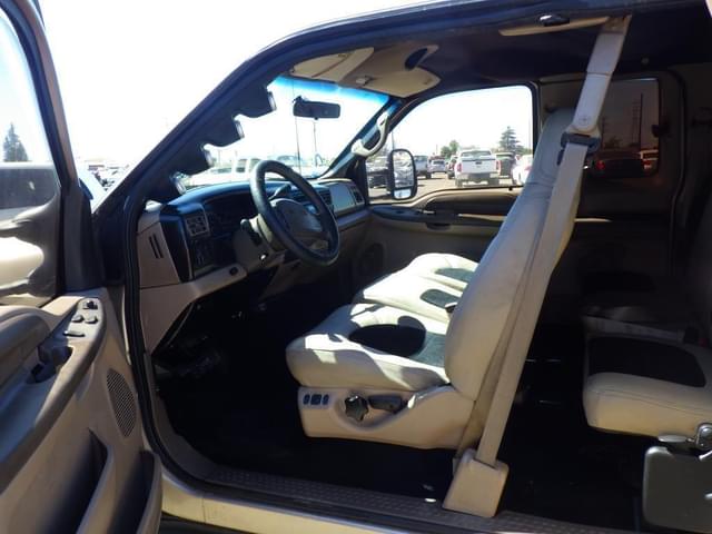 Image of Ford F-350 equipment image 4