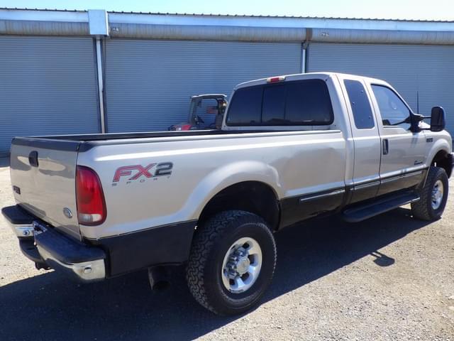 Image of Ford F-350 equipment image 2