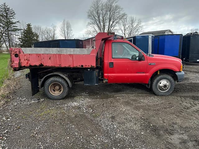 Image of Ford F-350 equipment image 3