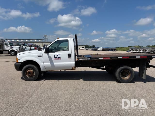 Image of Ford F-350 equipment image 3