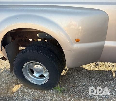 Image of Ford F-350 equipment image 4