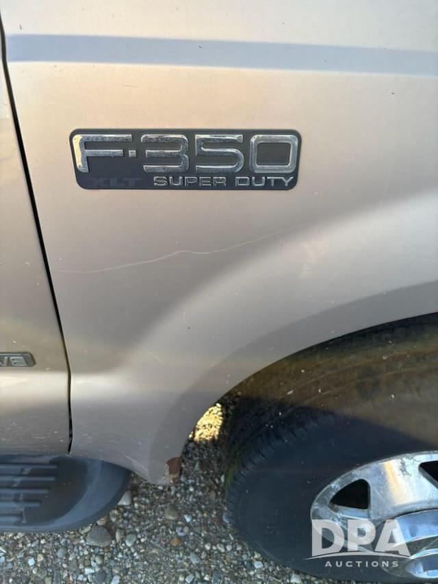 Image of Ford F-350 equipment image 2