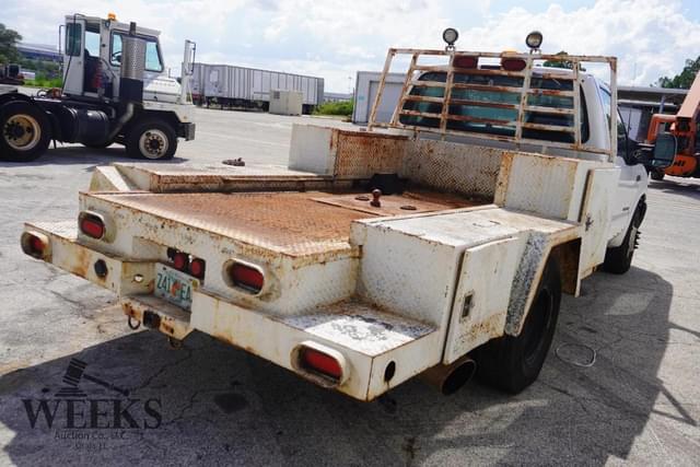 Image of Ford F-350 equipment image 2