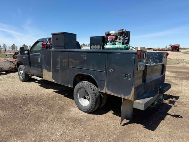 Image of Ford F-350 equipment image 1