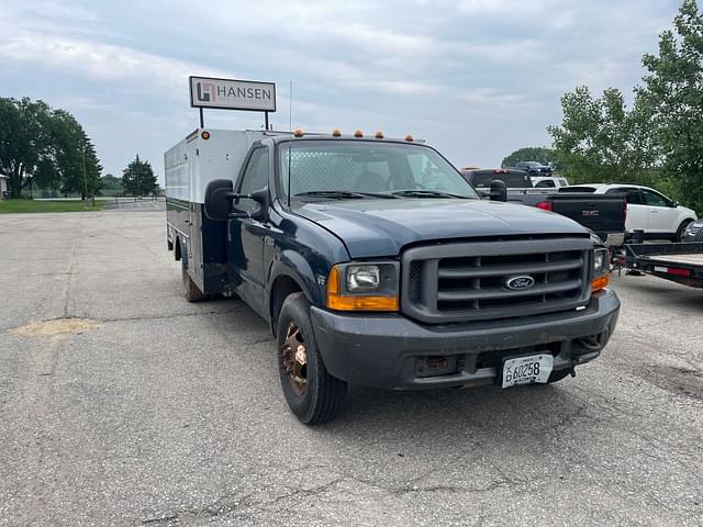 Image of Ford F-350 equipment image 2