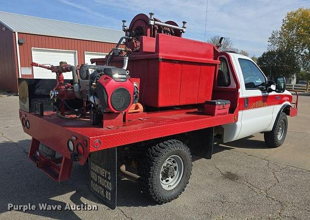 Image of Ford F-350 equipment image 4