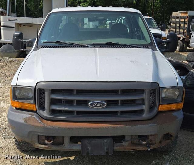 Image of Ford F-350 equipment image 1