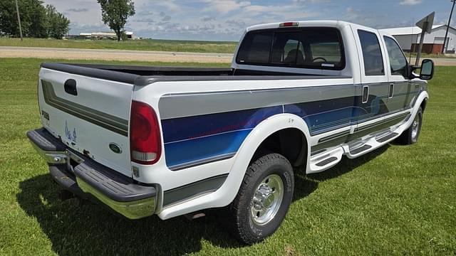 Image of Ford F-350 equipment image 3