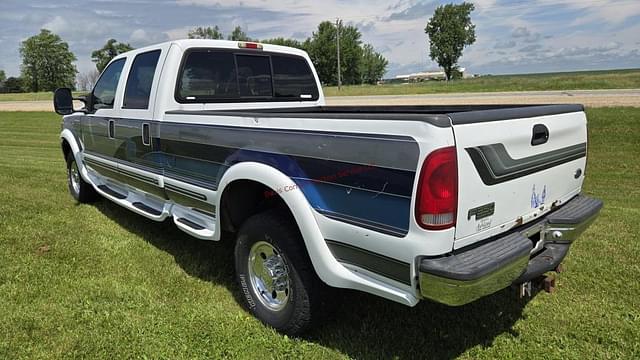 Image of Ford F-350 equipment image 2