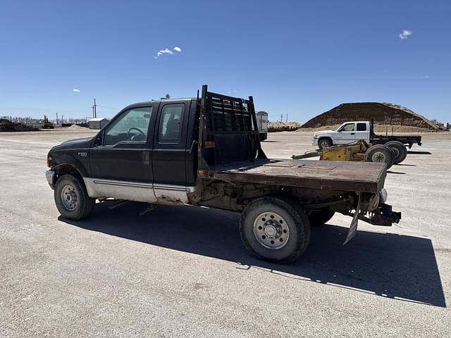Image of Ford F-350 equipment image 3