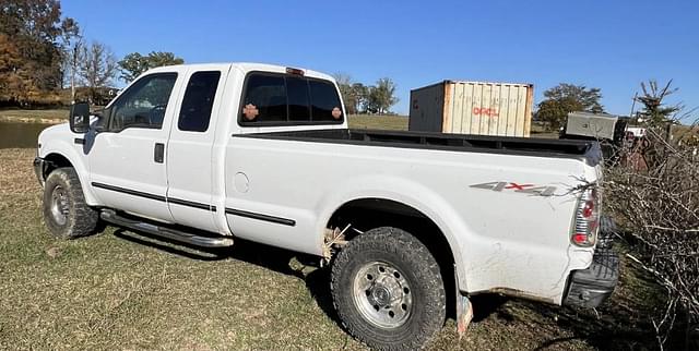 Image of Ford F-350 equipment image 4