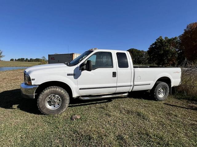 Image of Ford F-350 equipment image 3