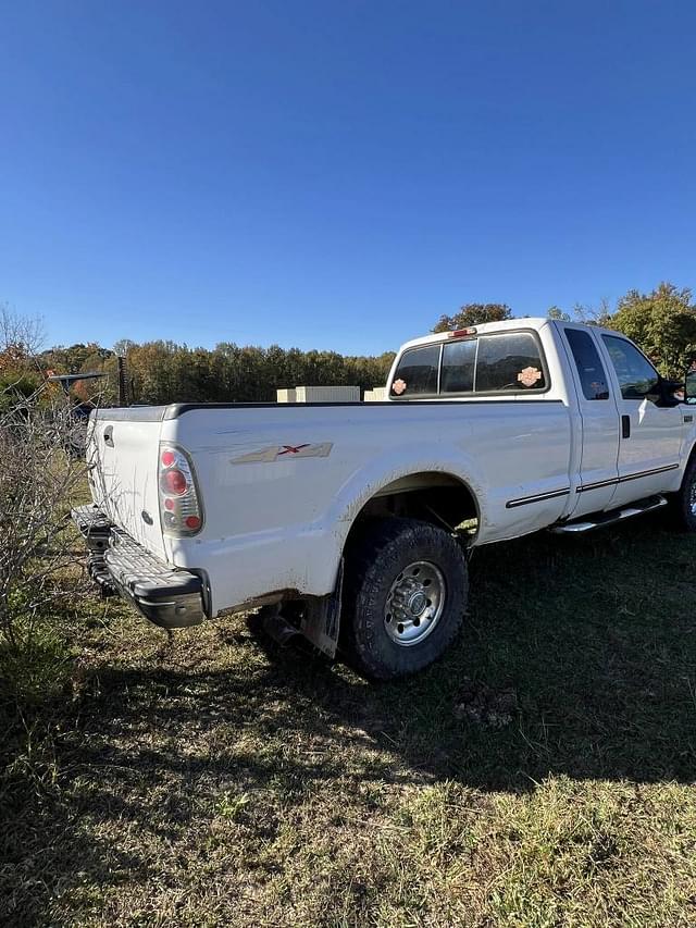 Image of Ford F-350 equipment image 2