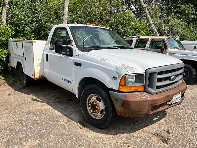 Image of Ford F-350 equipment image 2