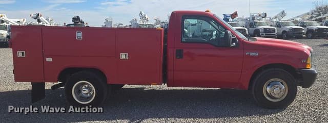 Image of Ford F-350 equipment image 3