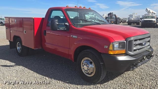 Image of Ford F-350 equipment image 2