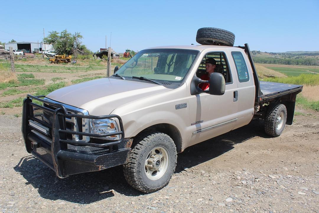 Image of Ford F-350 Primary image