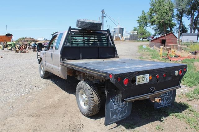 Image of Ford F-350 equipment image 2