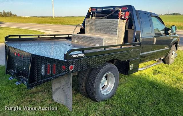 Image of Ford F-350 equipment image 4