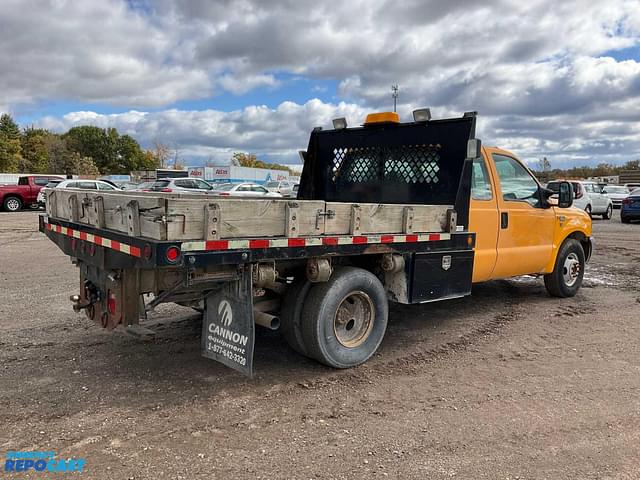 Image of Ford F-350 equipment image 4