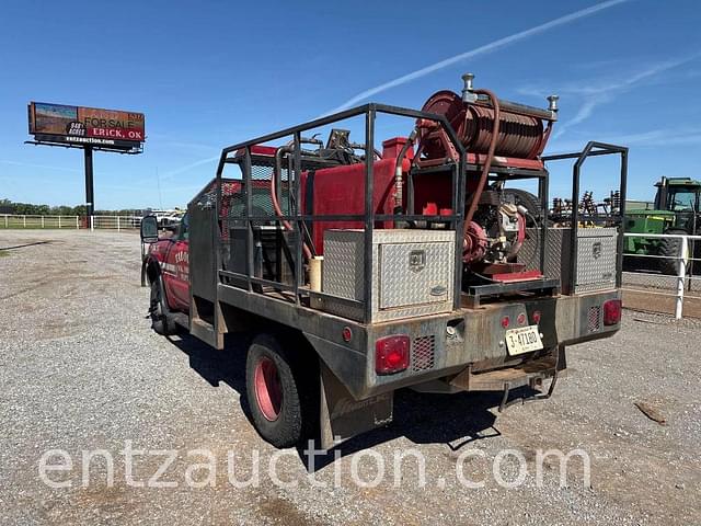 Image of Ford F-350 equipment image 2