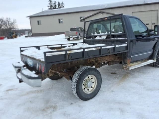 Image of Ford F-350 equipment image 3