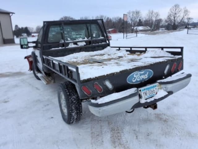 Image of Ford F-350 equipment image 2