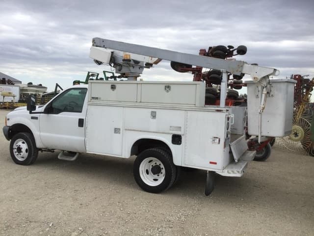 Image of Ford F-450 equipment image 3