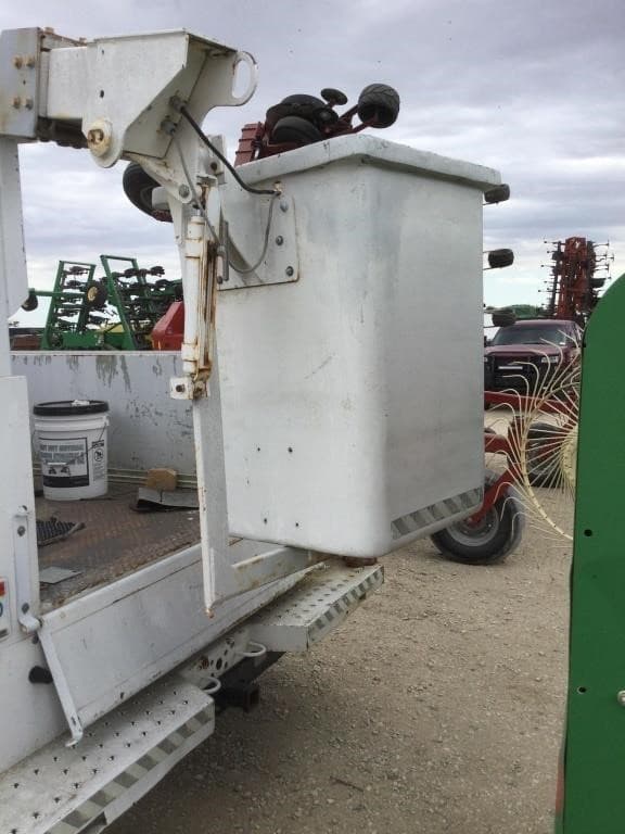 Image of Ford F-450 equipment image 4