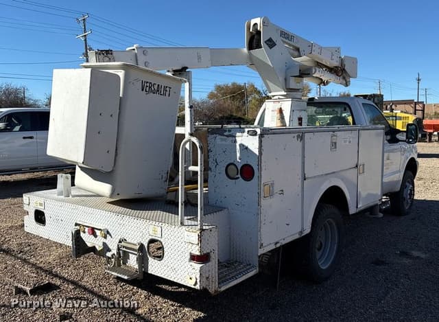 Image of Ford F-450 equipment image 4