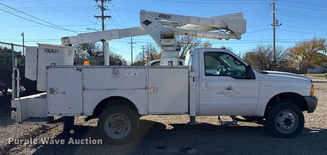 Image of Ford F-450 equipment image 3