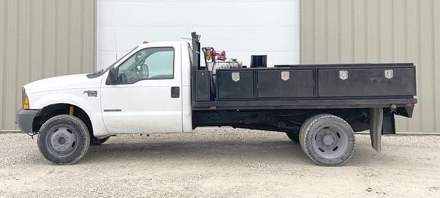 Image of Ford F-450 equipment image 3