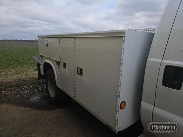 Image of Ford F-450 equipment image 2