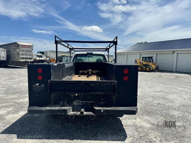 Image of Ford F-450 equipment image 4