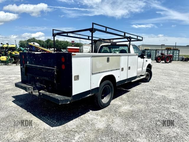 Image of Ford F-450 equipment image 3