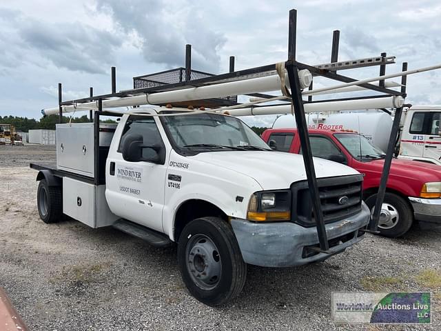 Image of Ford F-450 equipment image 2