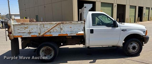 Image of Ford F-450 equipment image 3