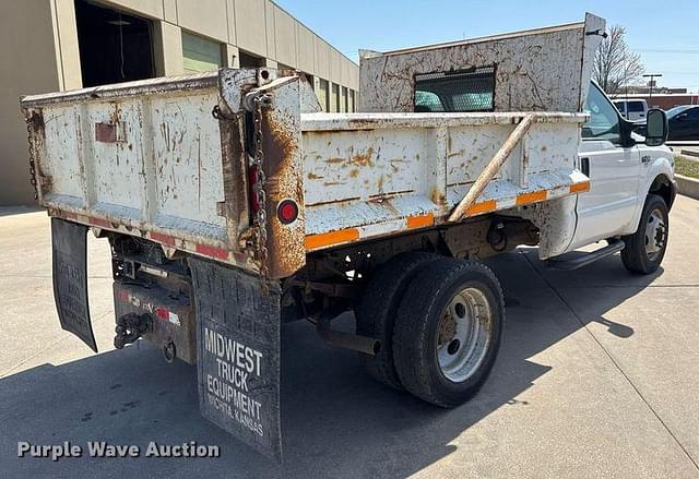 Image of Ford F-450 equipment image 4