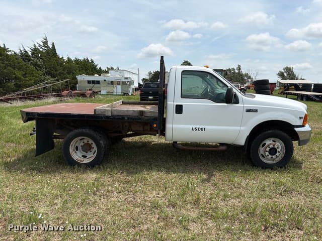 Image of Ford F-450 equipment image 3