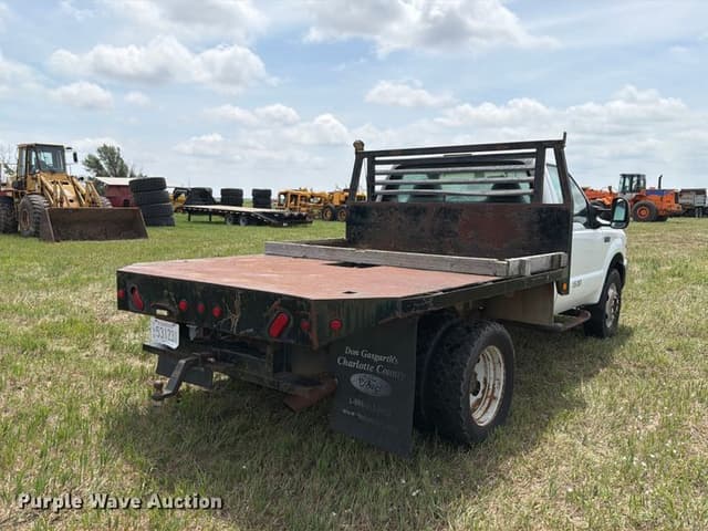 Image of Ford F-450 equipment image 4