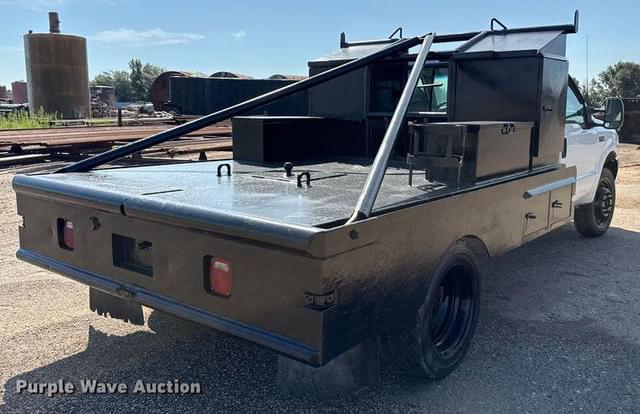 Image of Ford F-450 equipment image 4