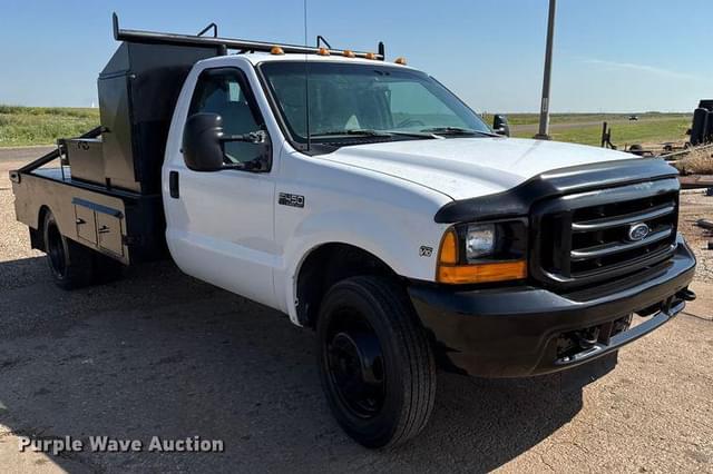 Image of Ford F-450 equipment image 2